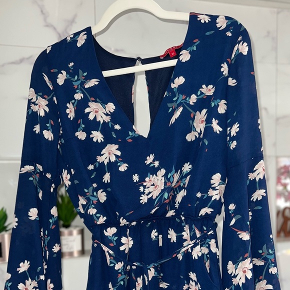 GUESS - XS Navy blue floral romper with long flared sleeves for a feminine feel - Picture 4 of 4